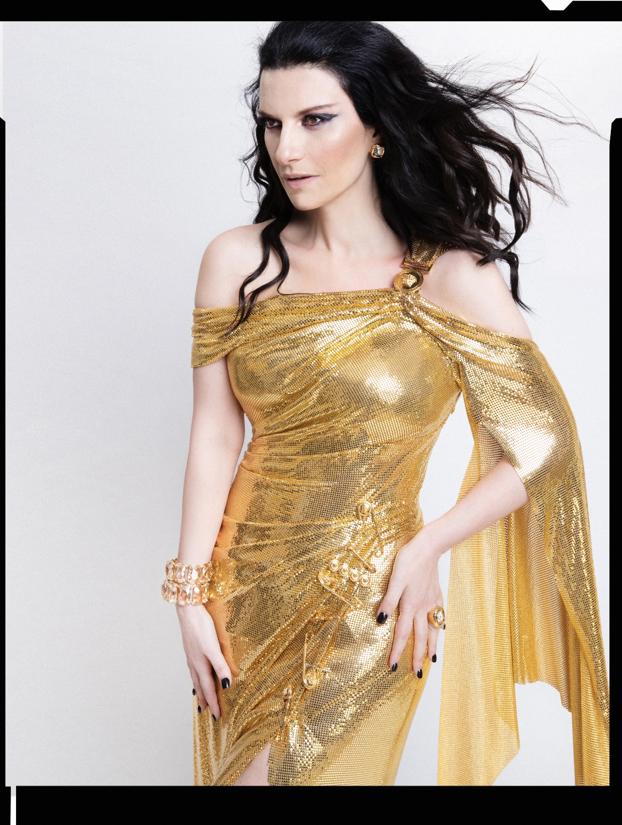 VERSACE X Laura Pausini0